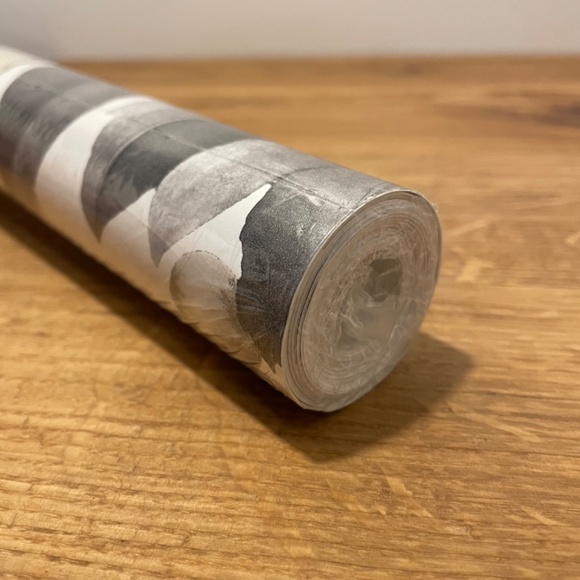 RoomMates Peel and Stick Wallpaper Watercolor Floral Bouquet RMK12030WP NEW - Picture 10 of 10